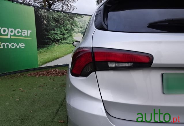 2018' Fiat Tipo Station Wagon photo #6