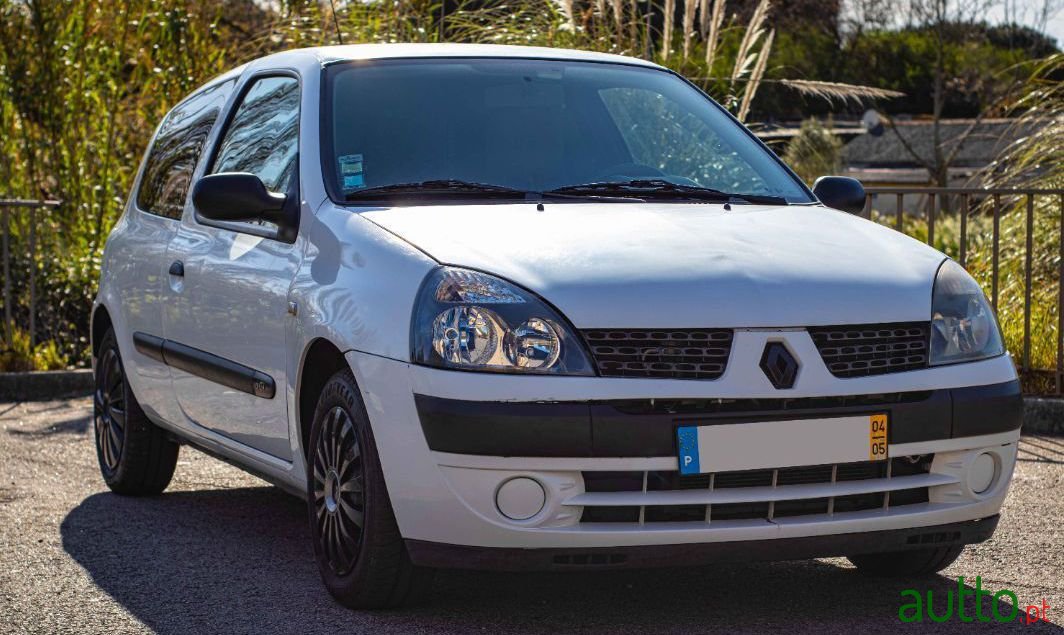 2004' Renault Clio photo #5