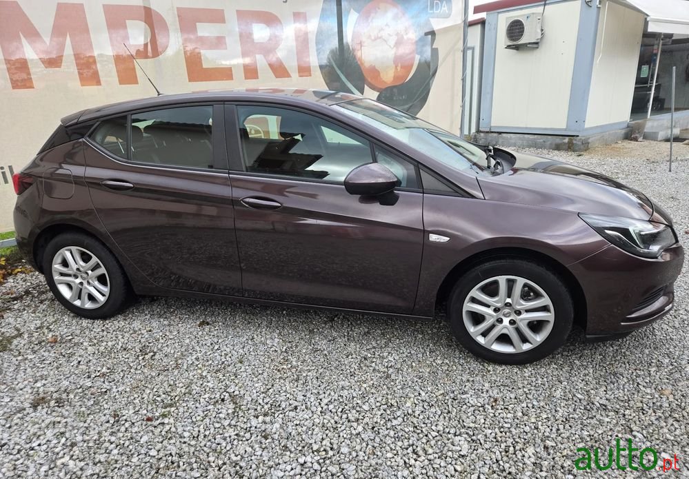 2016' Opel Astra photo #2