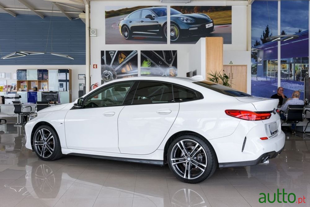2020' BMW Série 2 D Pack M photo #3