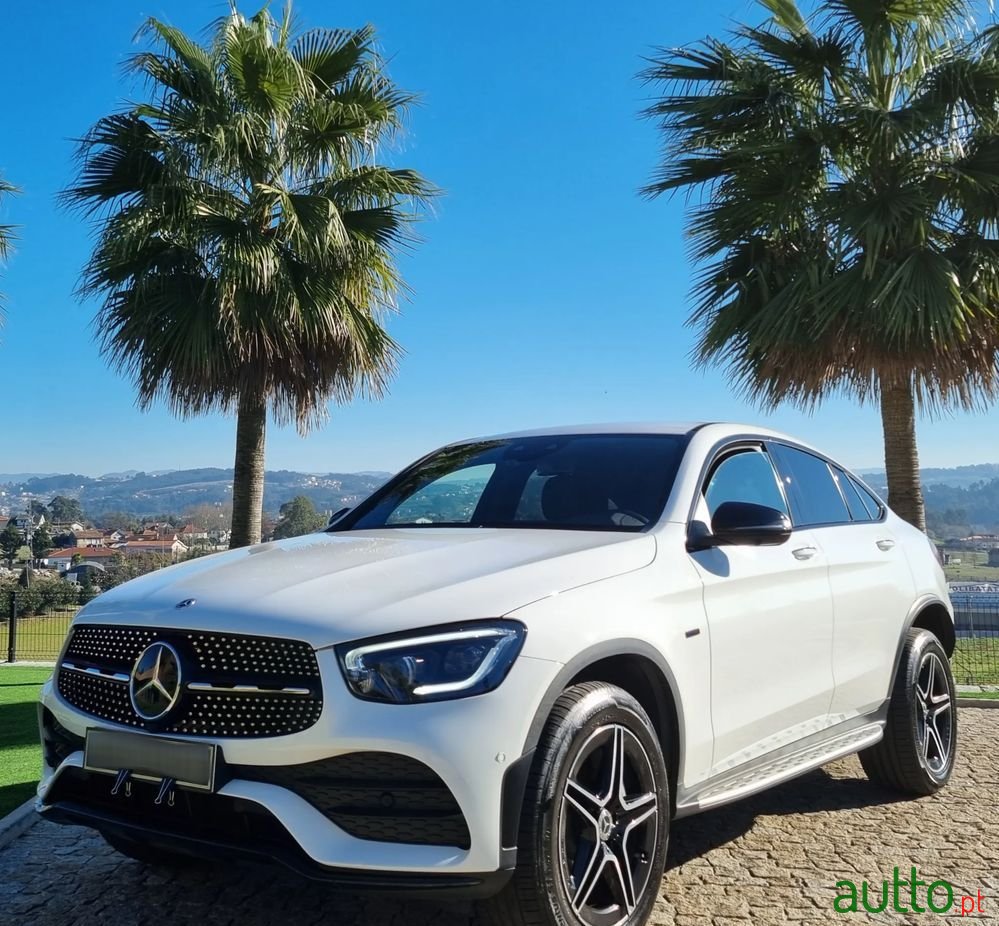 2021' Mercedes-Benz Classe Glc photo #2