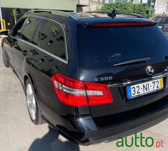 2012' Mercedes-Benz E-300 Avantgarde photo #2