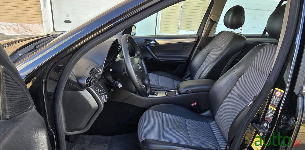 2005' Mercedes-Benz Classe C photo #3