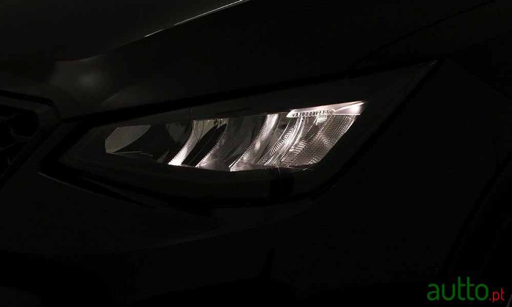 2024' SEAT Arona 1.0 Tsi Style photo #5