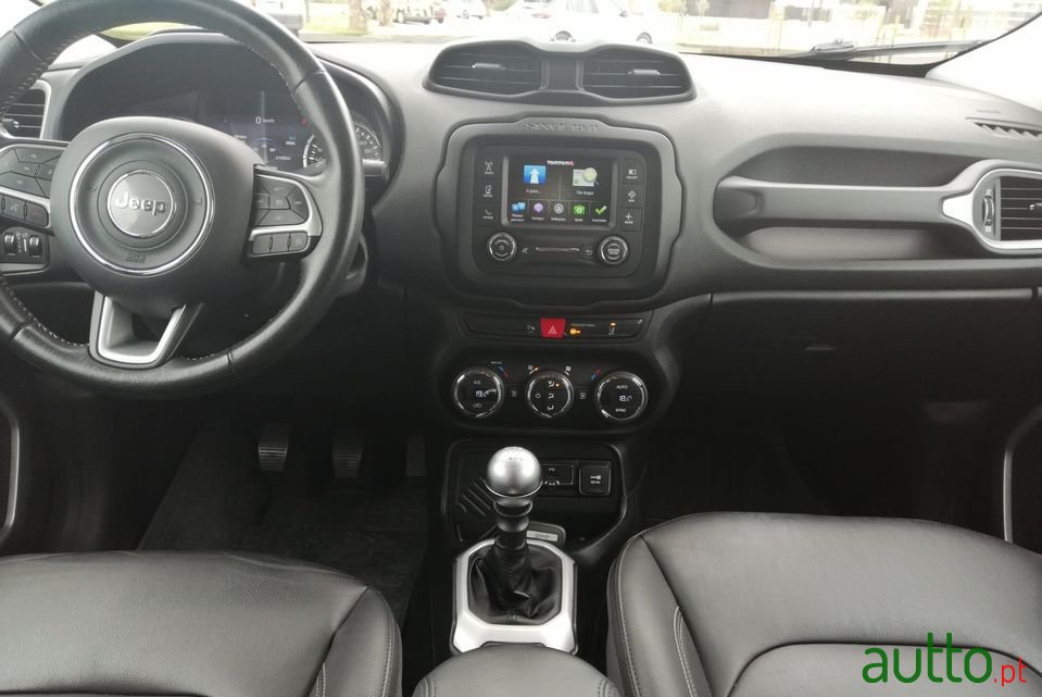 2016' Jeep Renegade photo #6