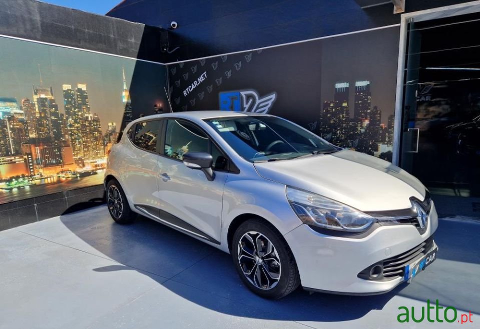 2014' Renault Clio photo #2