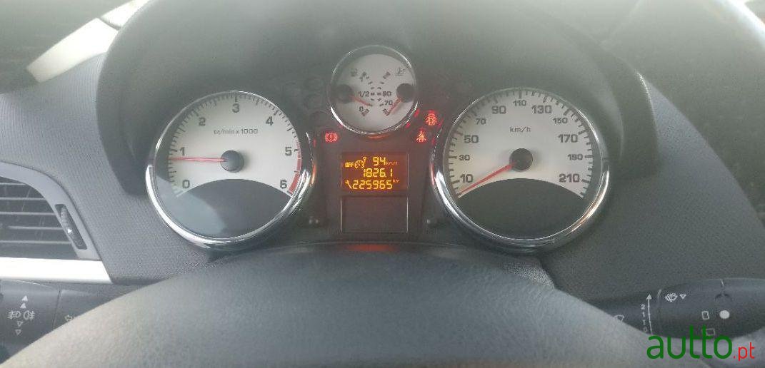 2009' Peugeot 207 1.4 Hdi Sport photo #2