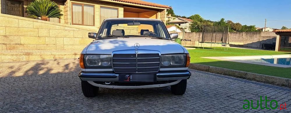 1982' Mercedes-Benz 240 photo #2