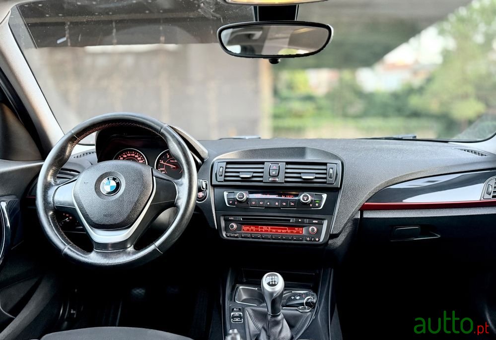 2011' BMW Série 1 D Line Sport photo #2