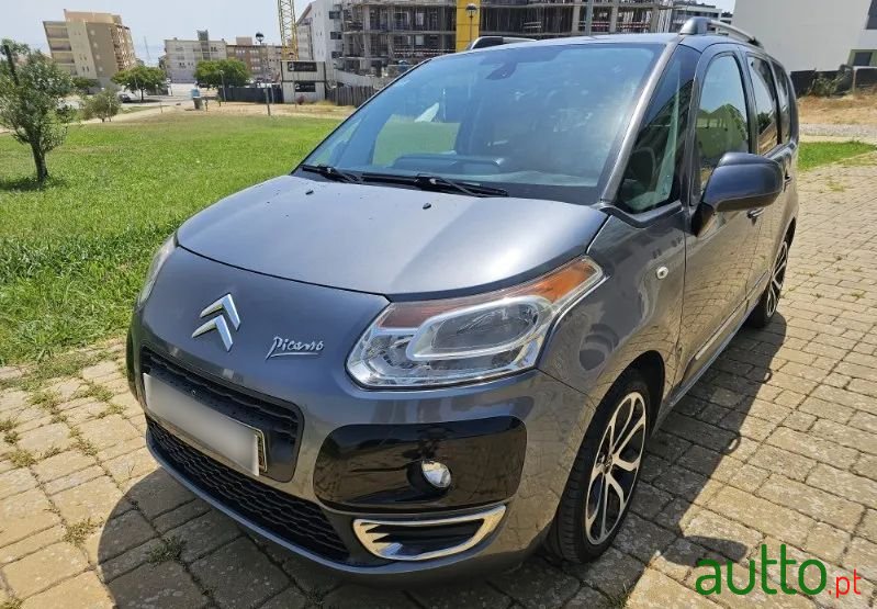 2012' Citroen C3 Picasso photo #1