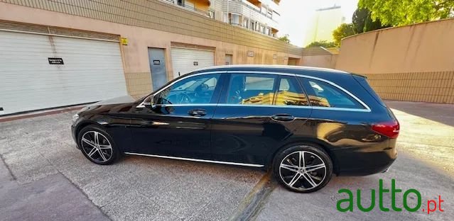 2019' Mercedes-Benz Classe C photo #5