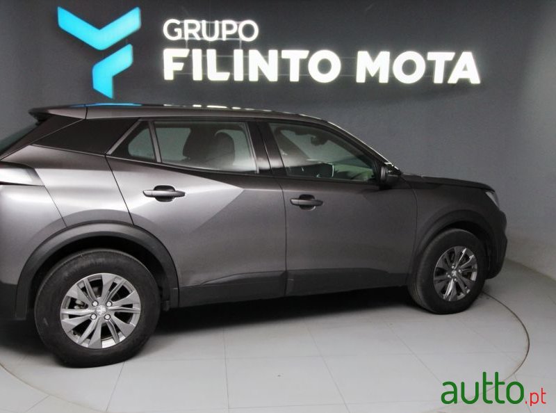 2023' Peugeot 2008 photo #2