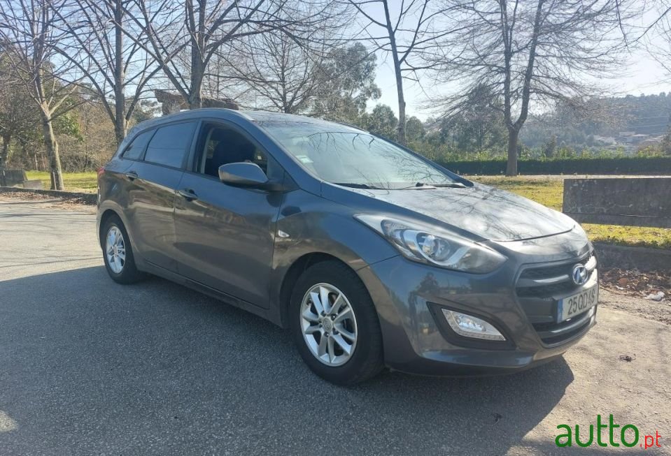 2015' Hyundai i30 Cw photo #1