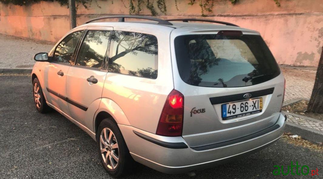 2004' Ford Focus Sw photo #1