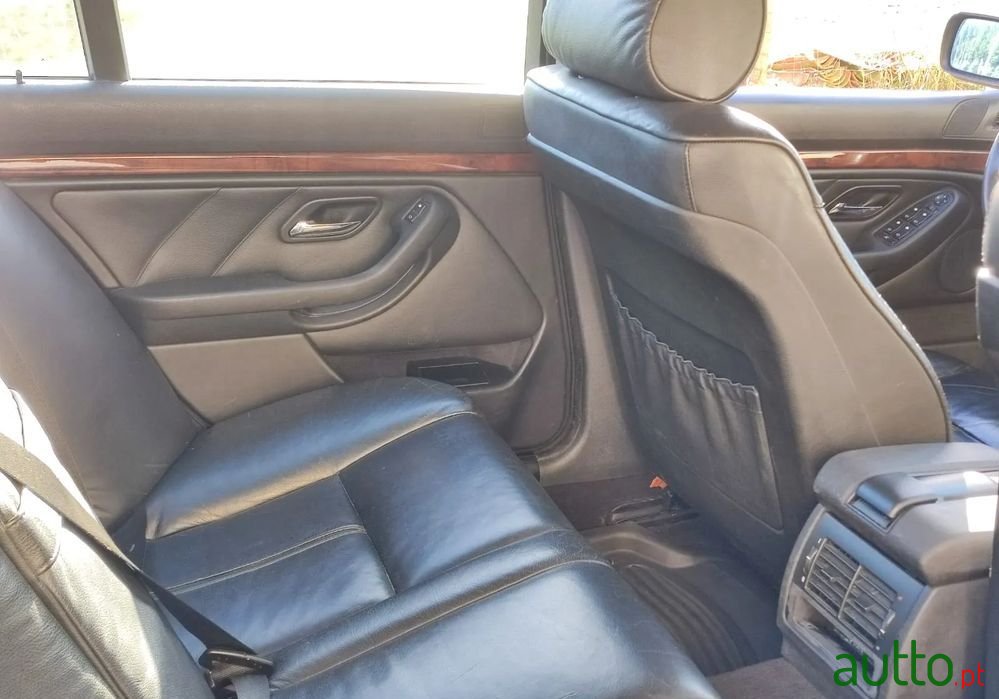 2001' BMW 520 photo #5