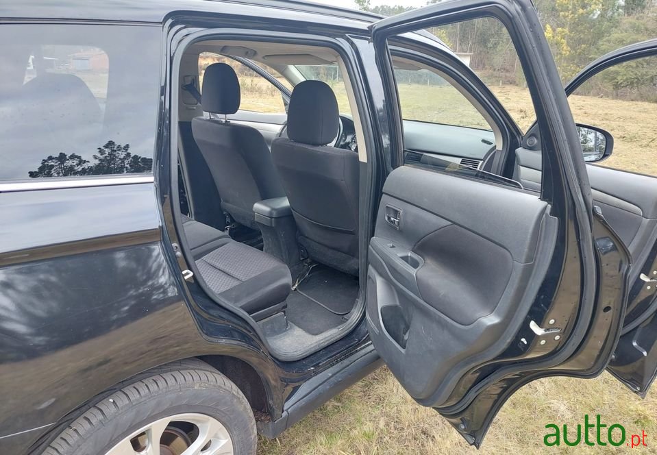 2014' Mitsubishi Outlander photo #5