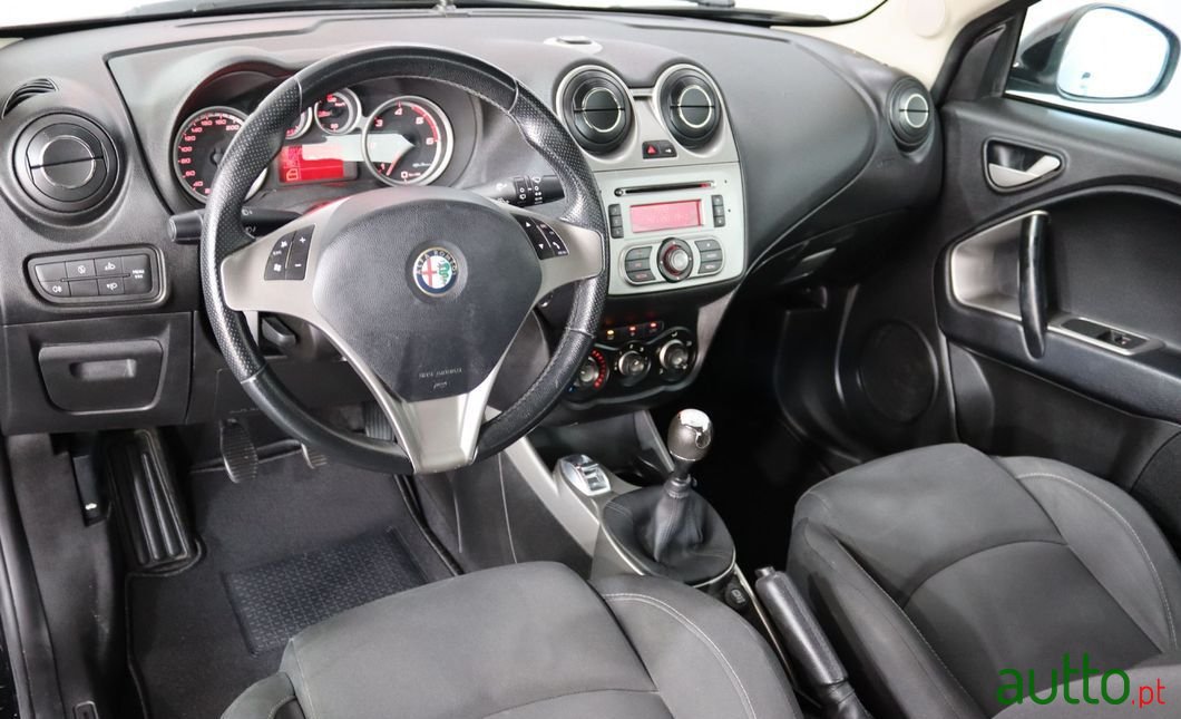 2011' Alfa Romeo MiTo photo #5