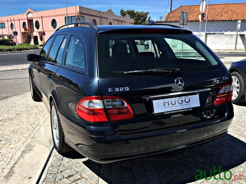 2005' Mercedes-Benz E-320 Cdi Classic photo #2