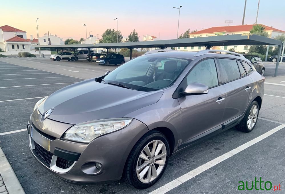 2010' Renault Mégane Sport Tourer photo #1