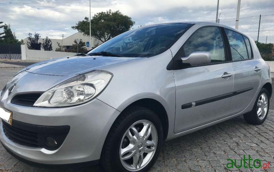 2007' Renault Clio photo #3