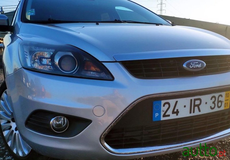 2010' Ford Focus Sw photo #1