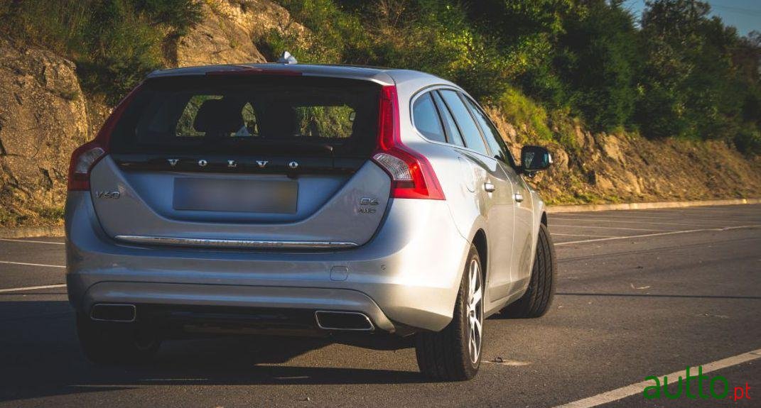 2013' Volvo V60 D6 Plug-In Hybrid photo #3