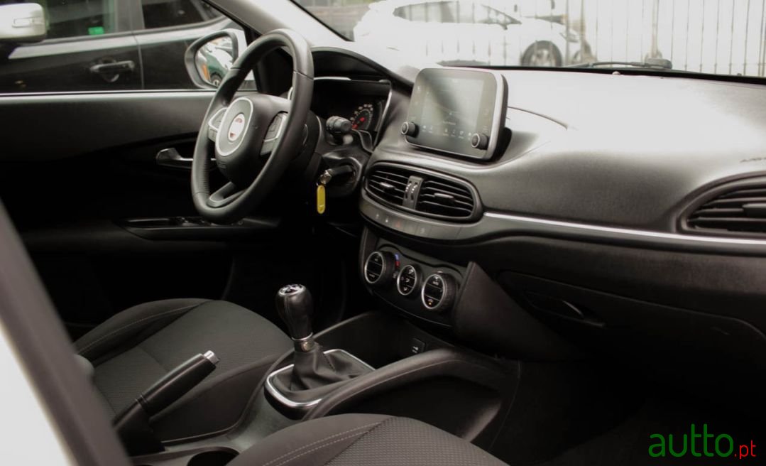 2018' Fiat Tipo Station Wagon photo #6