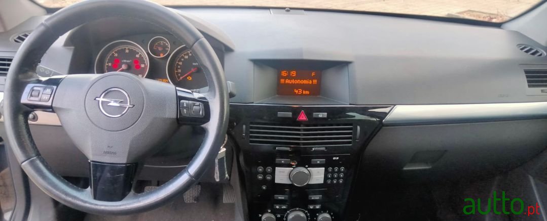 2007' Opel Astra Caravan photo #3