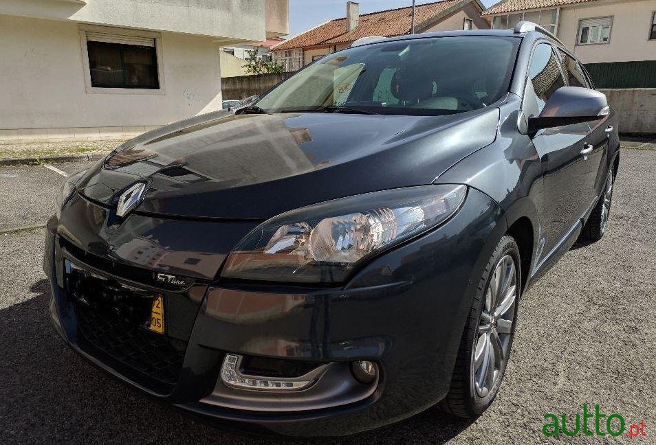 2012' Renault Megane Sport Tourer photo #2