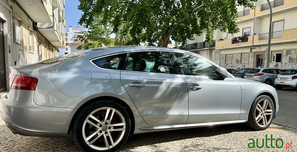 2010' Audi A5 Sportback photo #5