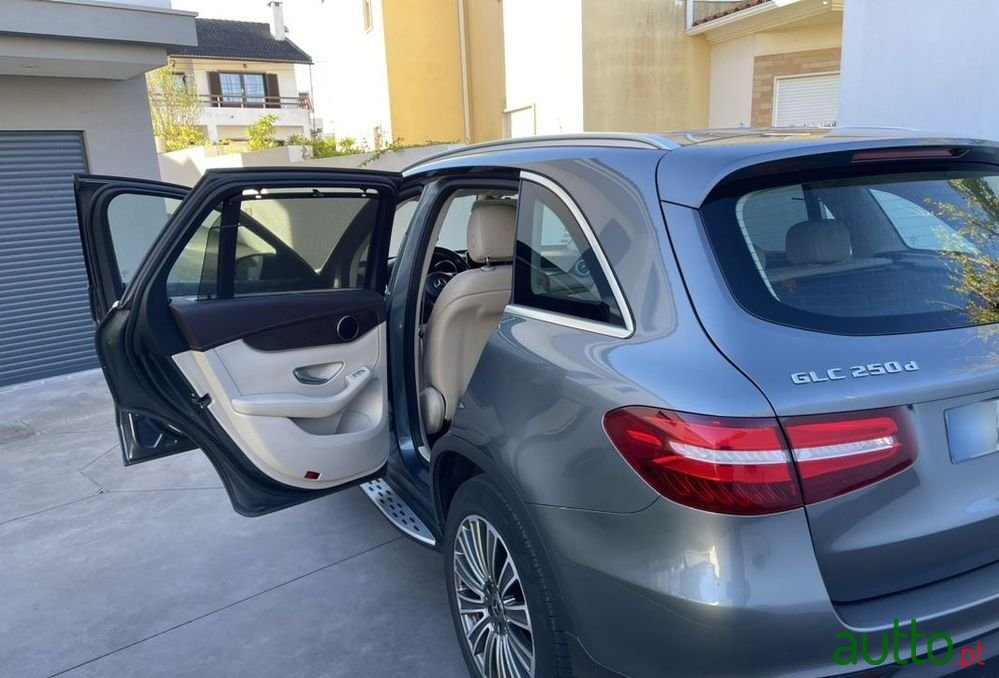 2017' Mercedes-Benz GLC 250 photo #5