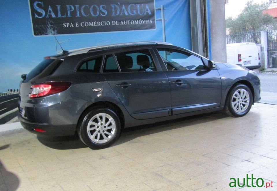 2015' Renault Megane Sport Tourer photo #6