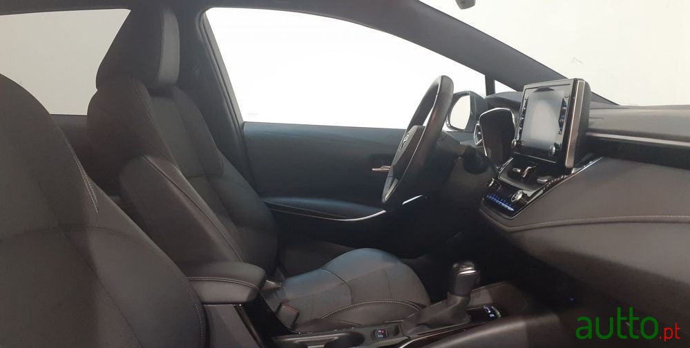 2021' Toyota Corolla Touring Sports photo #6