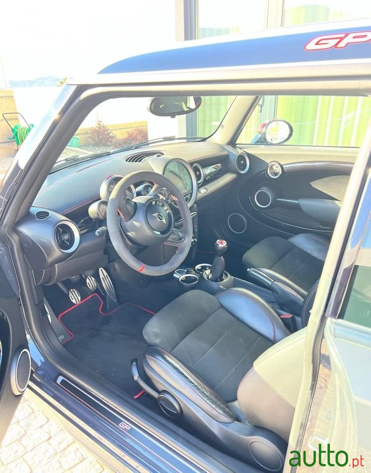 2013' MINI John Cooper Works Coupé photo #6