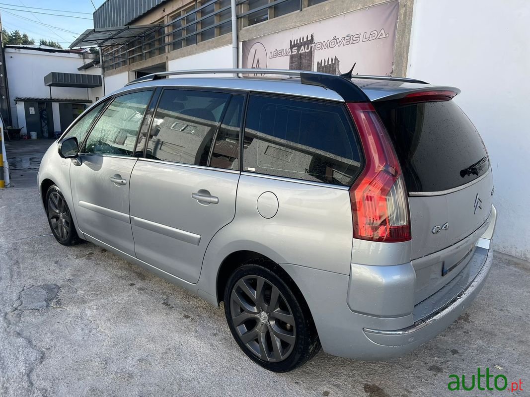 2009' Citroen C4 Grand Picasso photo #3