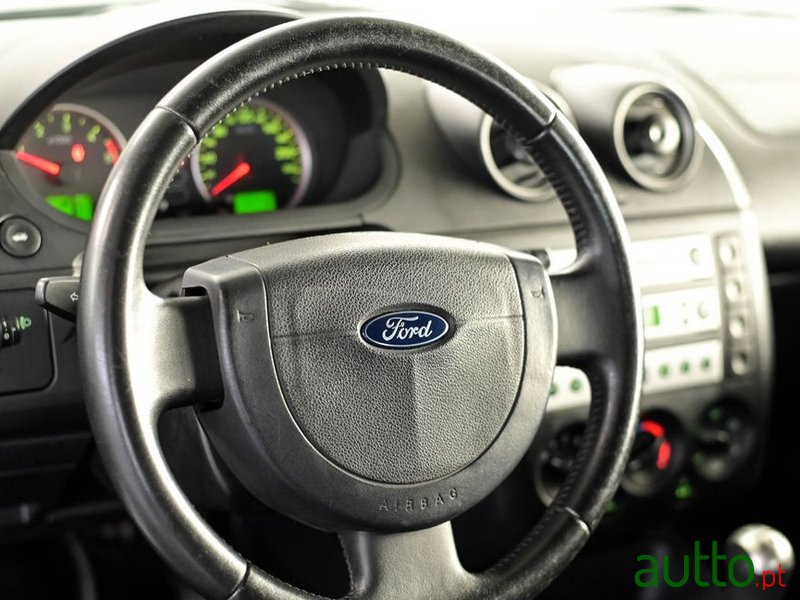2005' Ford Fiesta photo #6