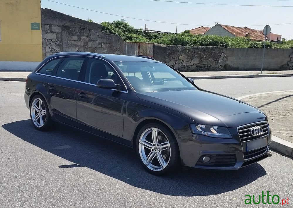 2011' Audi A4 Avant photo #3