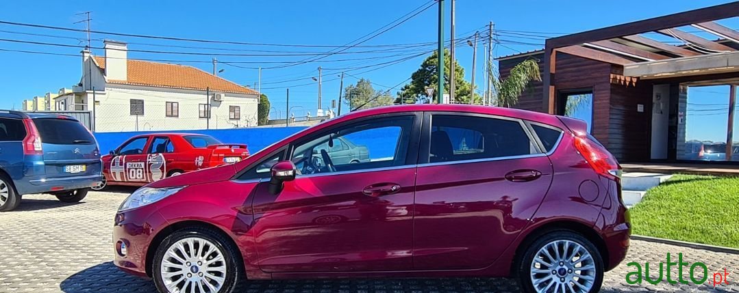 2011' Ford Fiesta photo #6