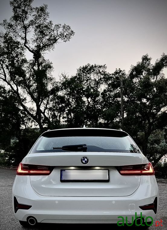 2019' BMW 318 photo #3