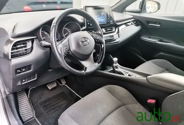 2019' Toyota C-HR photo #6