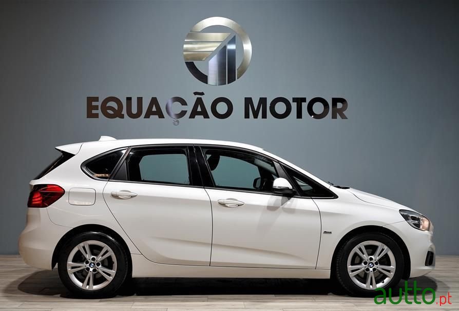 2016' BMW 216 Active Tourer photo #2