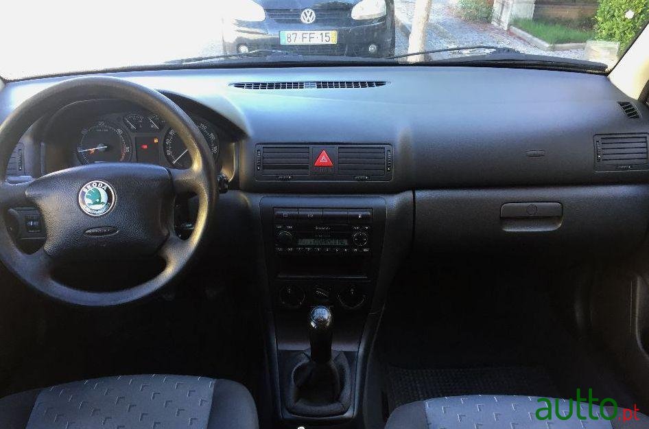 2002' Skoda Octavia Break photo #2