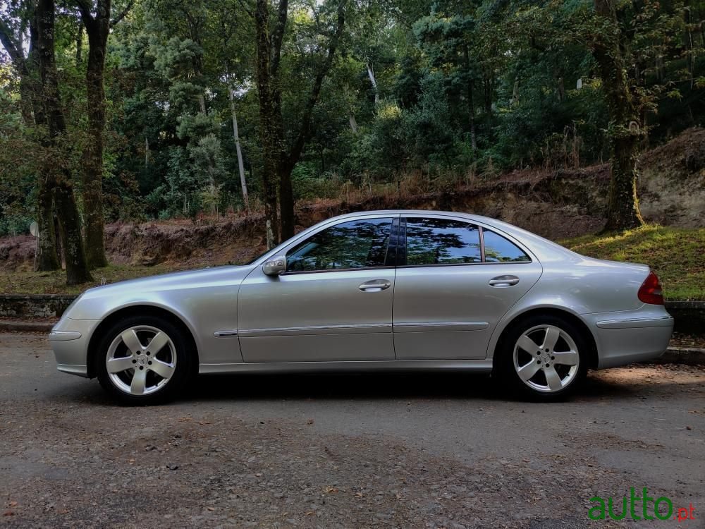 2003' Mercedes-Benz E-270 photo #2