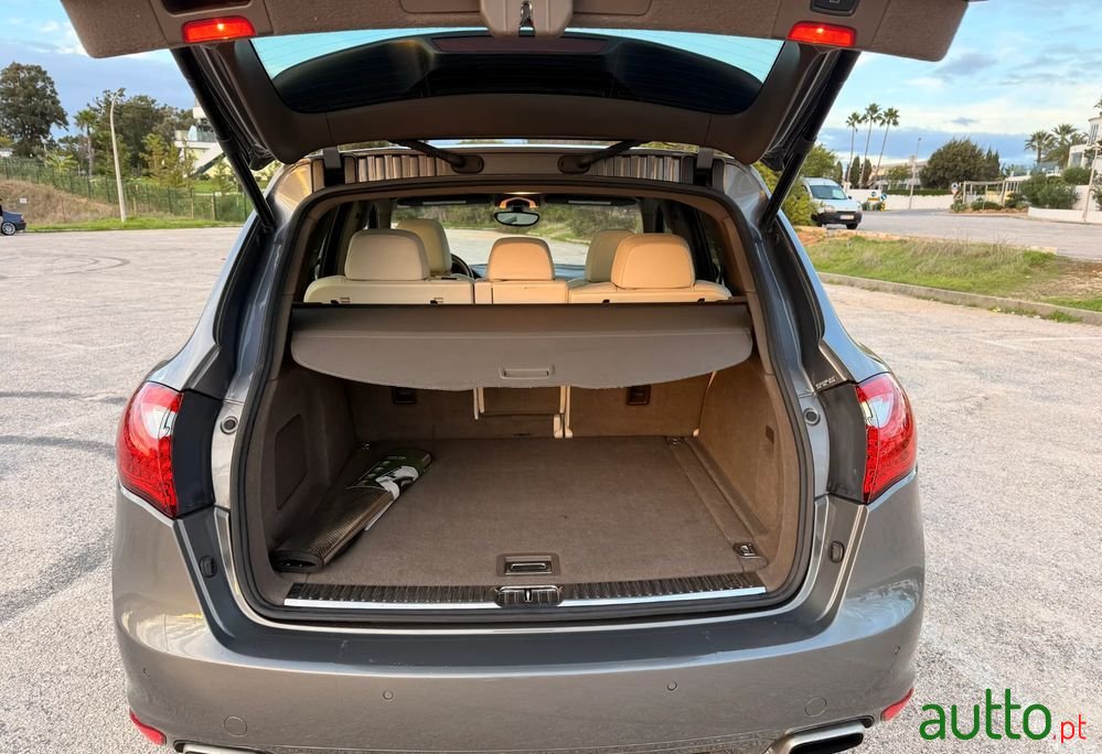 2011' Porsche Cayenne S Hybrid photo #6