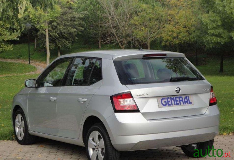 2015' Skoda Fabia 1.0 Ambition photo #1