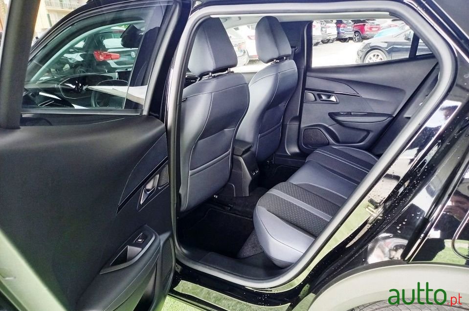 2020' Peugeot 2008 photo #5