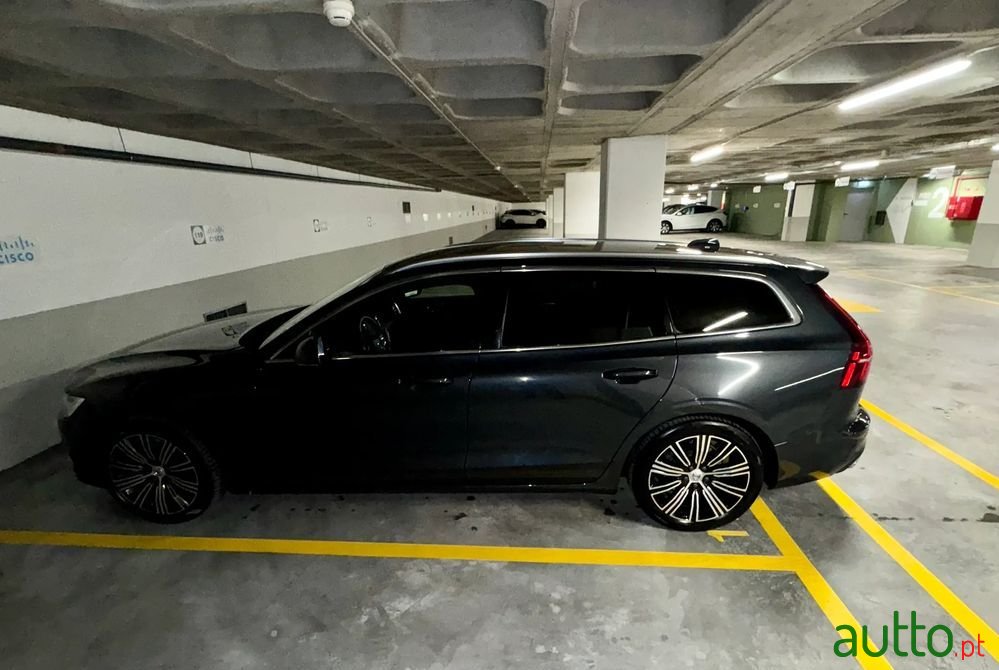 2019' Volvo V60 photo #2