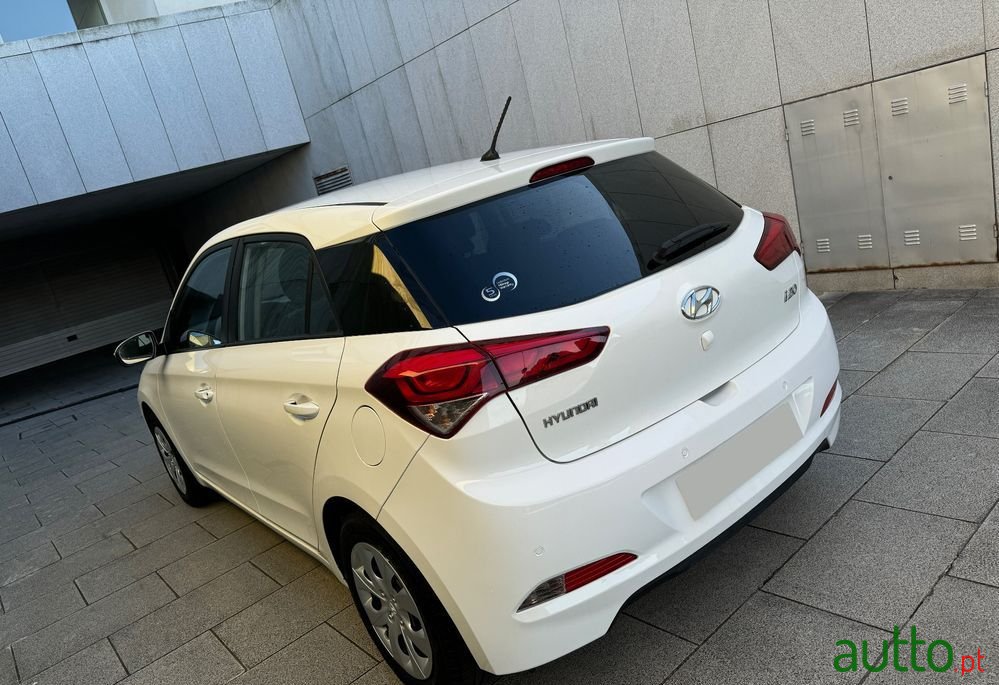 2017' Hyundai i20 photo #5