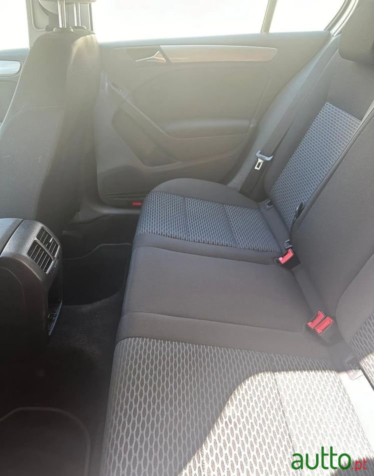 2010' Volkswagen Golf photo #6