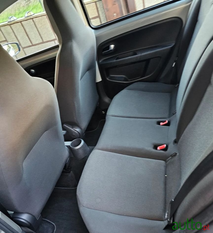 2017' Volkswagen Up! Cross photo #6